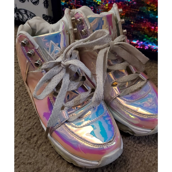 Qozmo Aiire by YRU Size 8 light up LED Glow holographic iridescent shoes - Picture 2 of 9